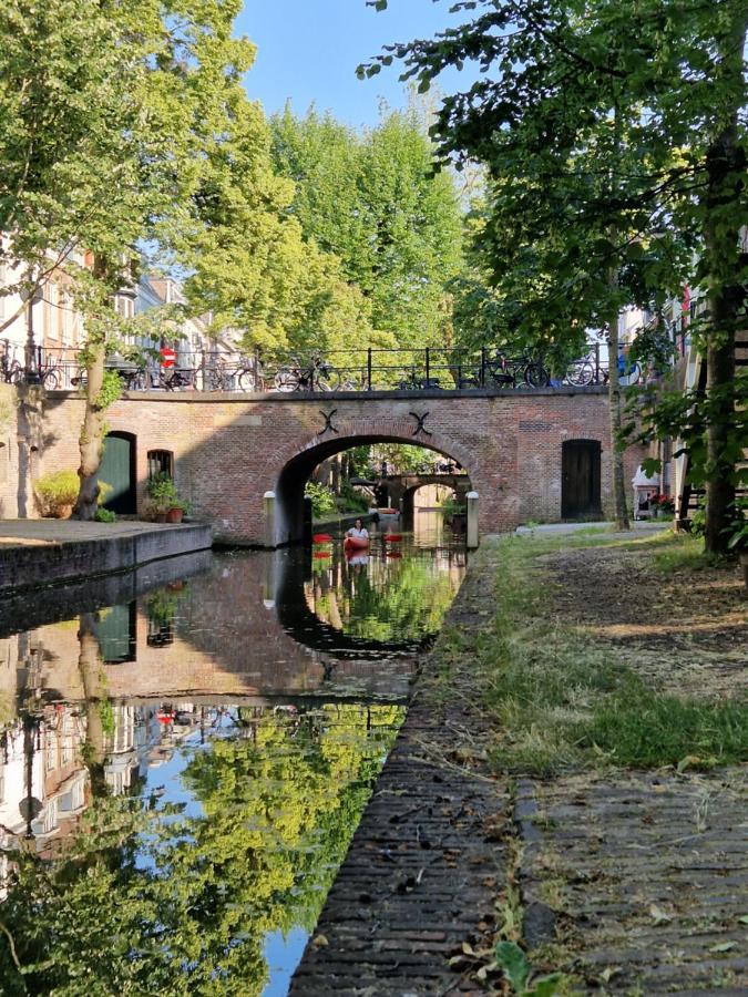 Large Historical Apartment & Canal Terrace Utrecht Bagian luar foto