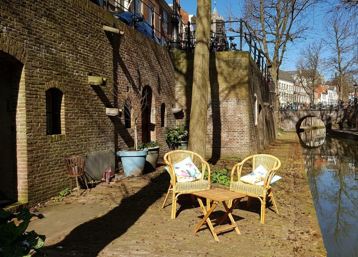 Large Historical Apartment & Canal Terrace Utrecht Bagian luar foto